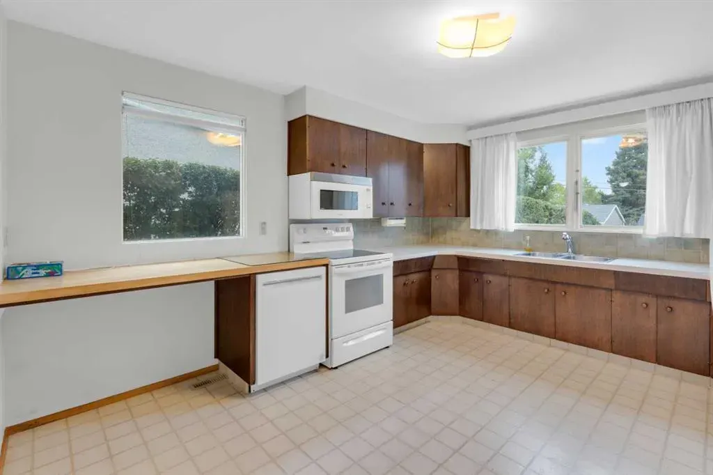 2711 Crawford Road NW