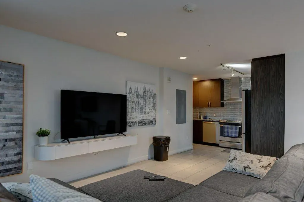 303 13 Avenue SW, #801