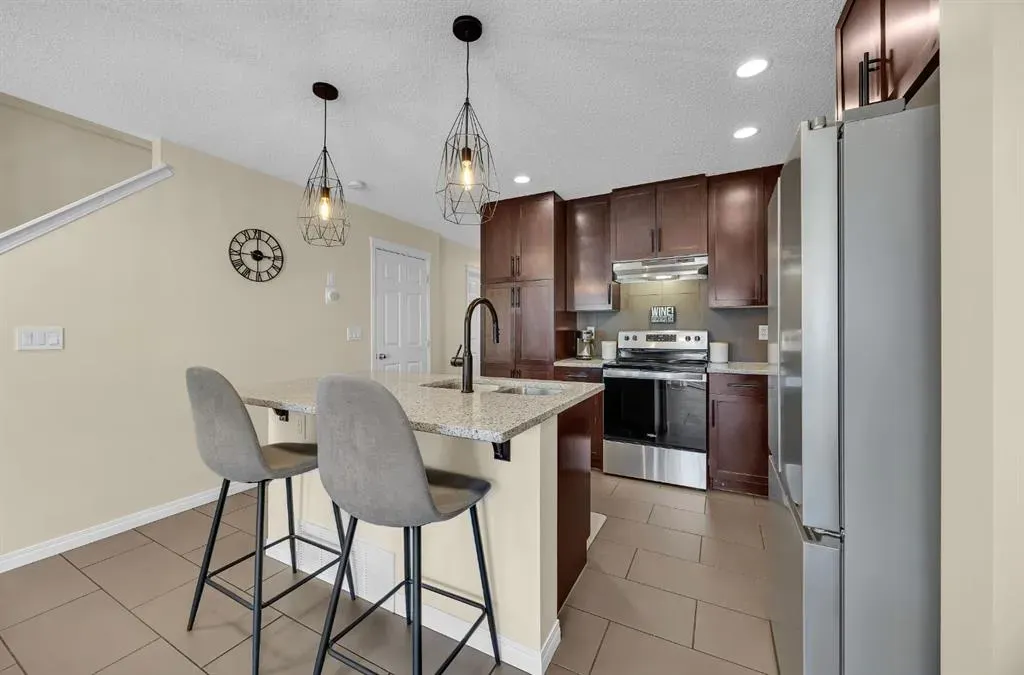 128 Country Village Manor NE