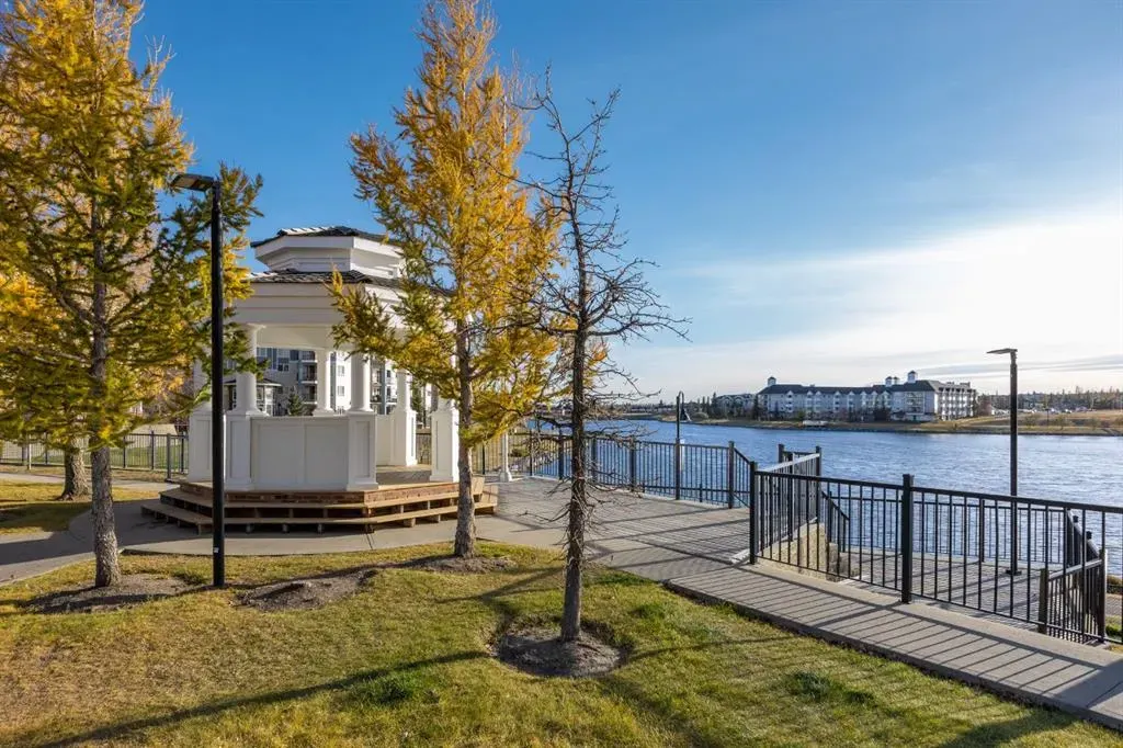 128 Country Village Manor NE