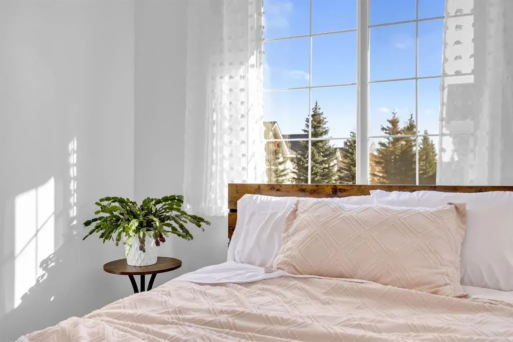 128 Country Village Manor NE