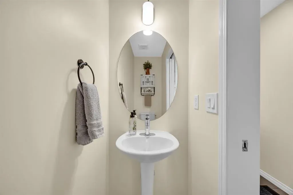 128 Country Village Manor NE