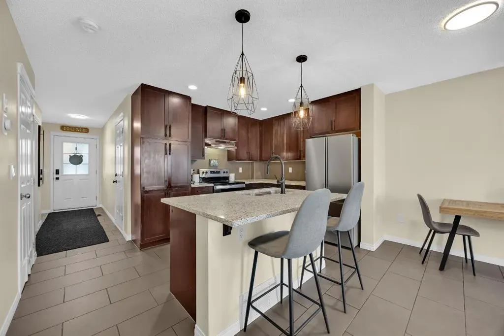 128 Country Village Manor NE