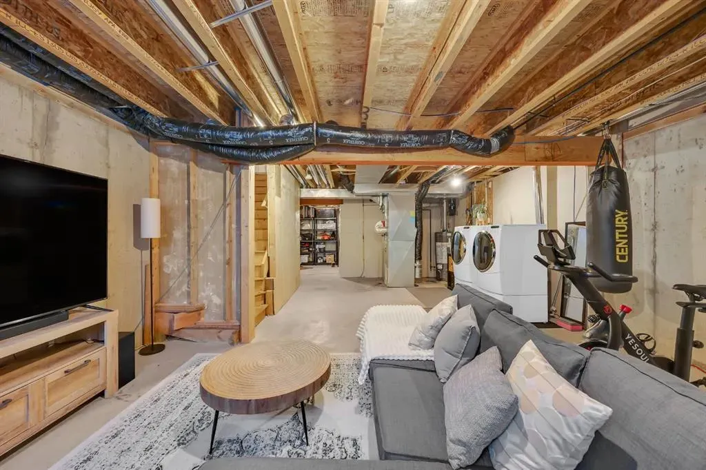 128 Country Village Manor NE