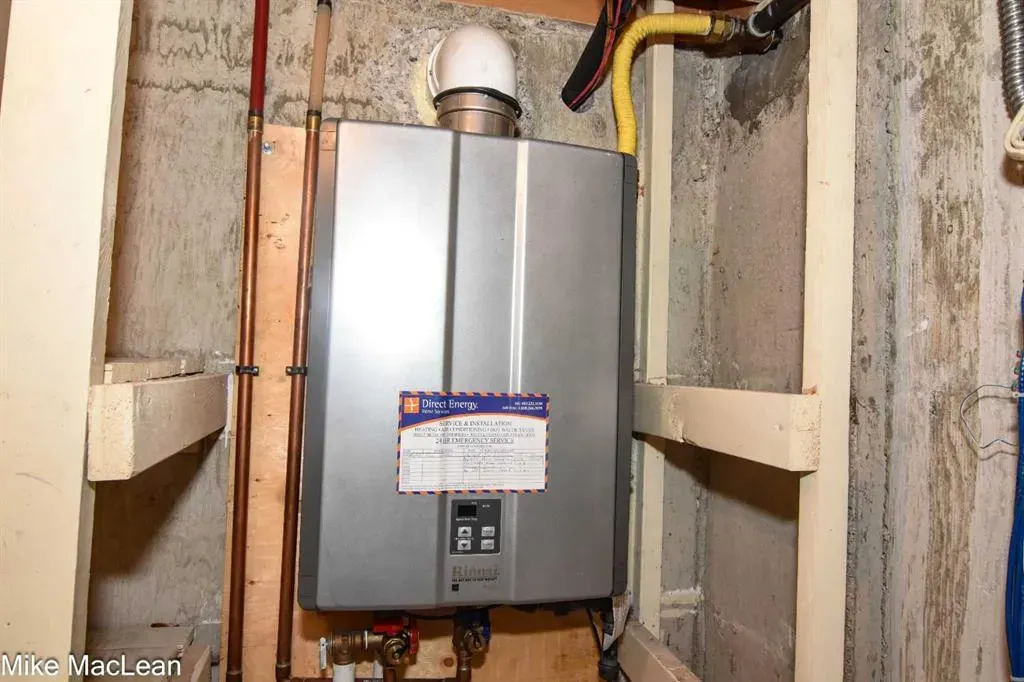 723 Whitehill Way NE