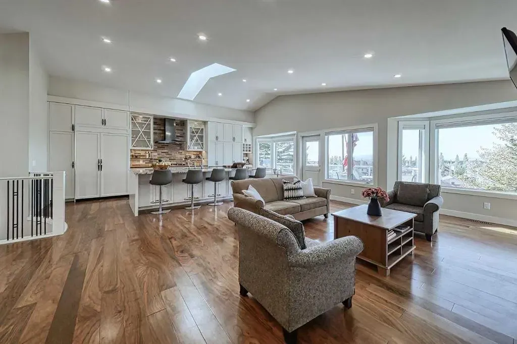 180 Arbour Glen Close NW