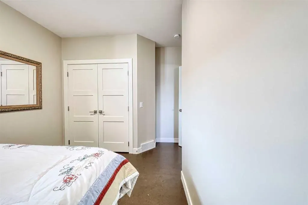 180 Arbour Glen Close NW