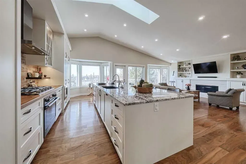 180 Arbour Glen Close NW