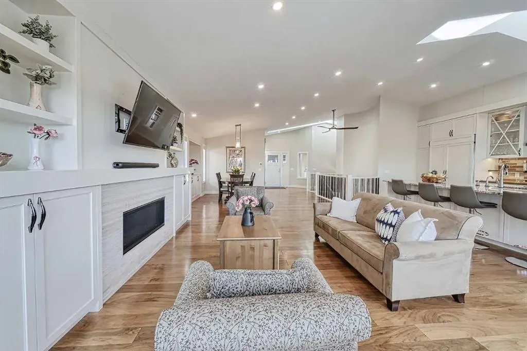 180 Arbour Glen Close NW