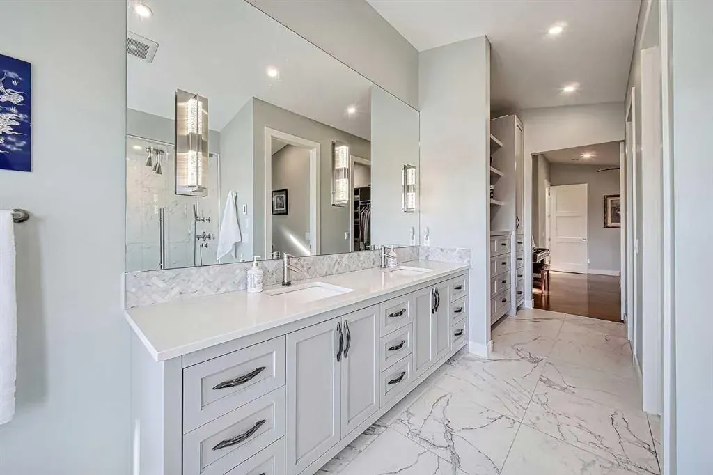 180 Arbour Glen Close NW