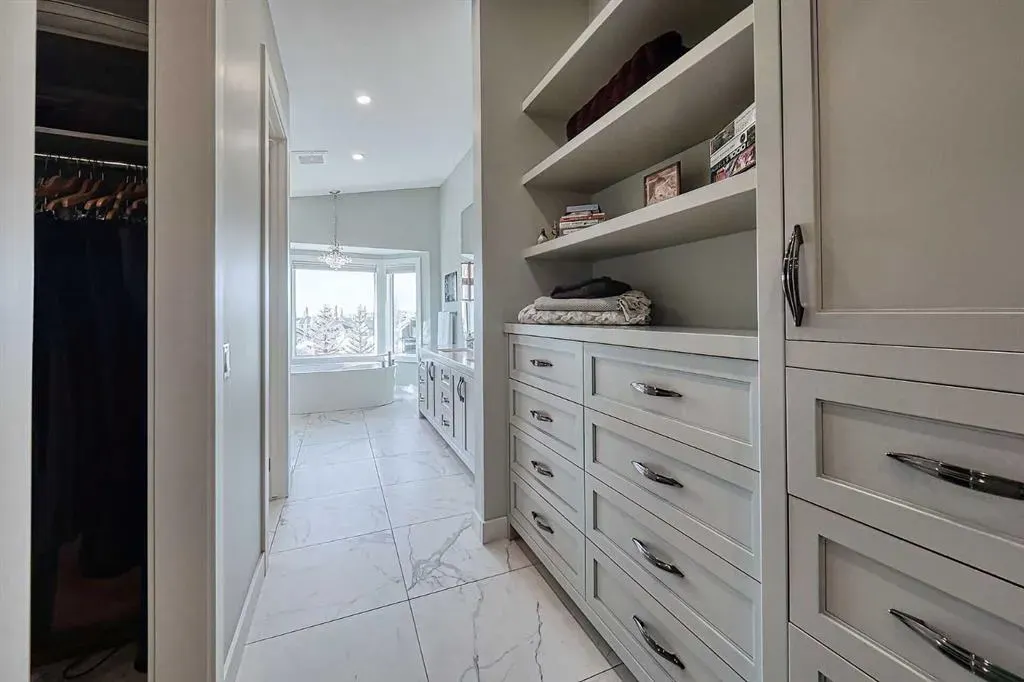 180 Arbour Glen Close NW