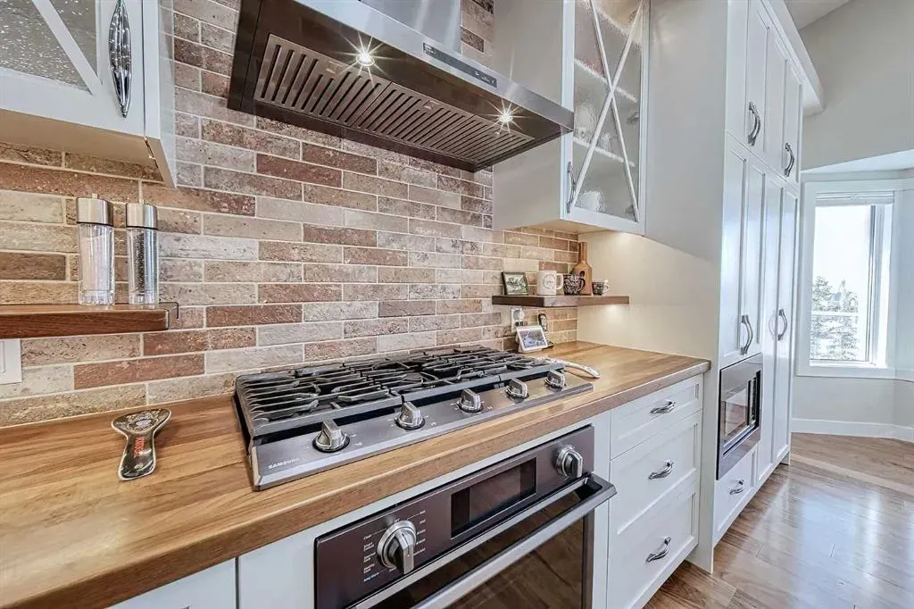 180 Arbour Glen Close NW