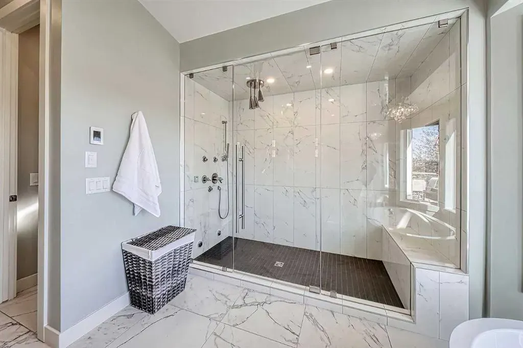 180 Arbour Glen Close NW