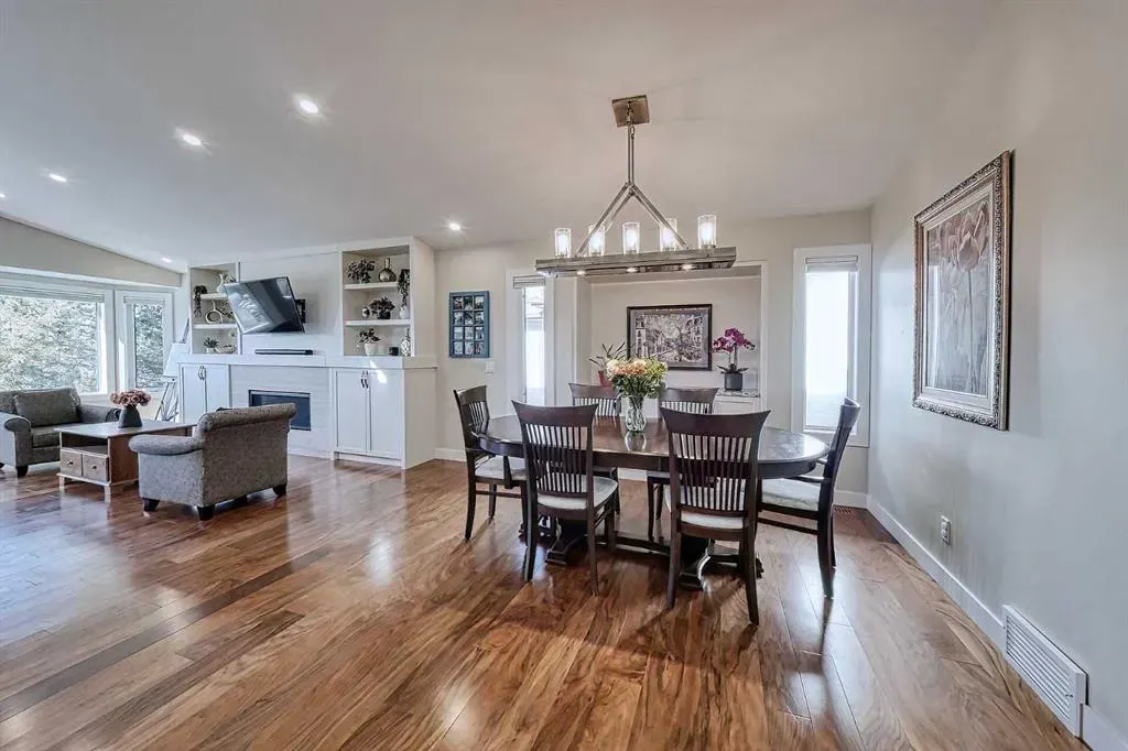 180 Arbour Glen Close NW