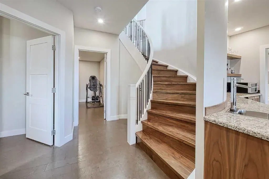 180 Arbour Glen Close NW