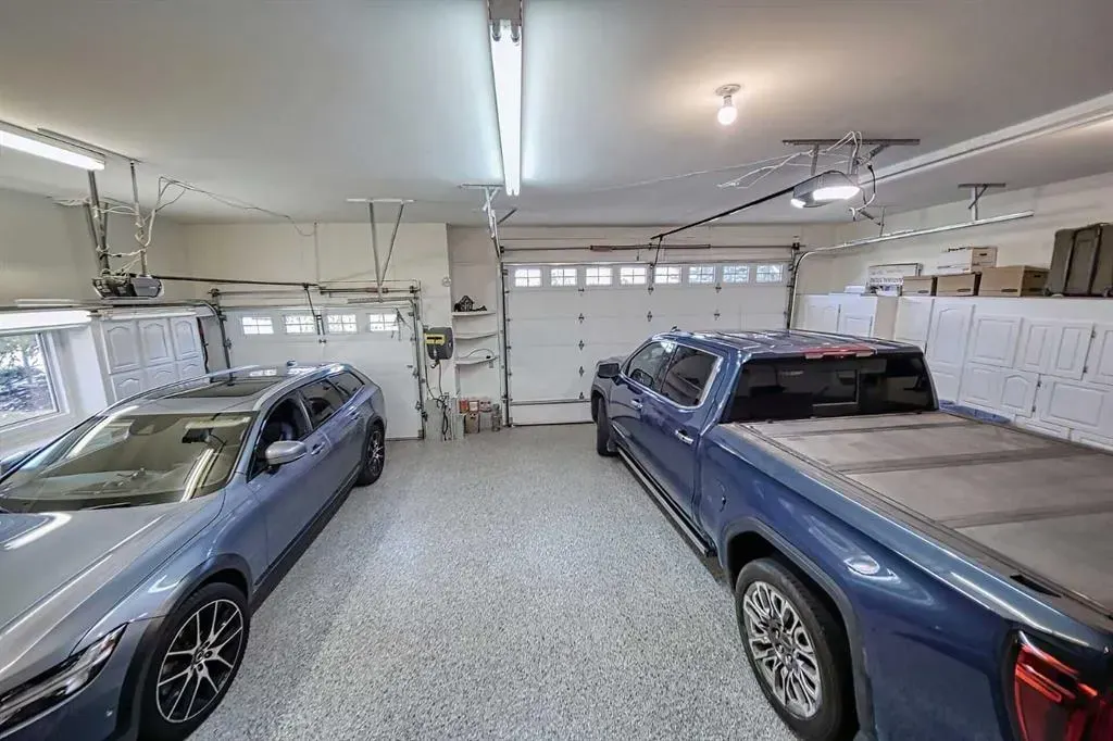 180 Arbour Glen Close NW