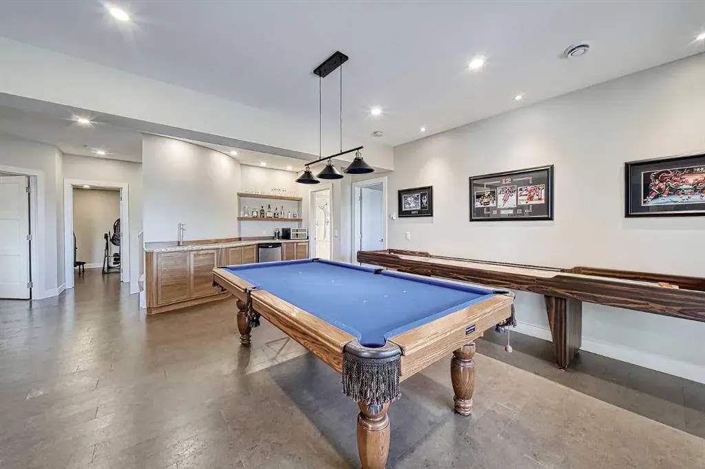 180 Arbour Glen Close NW