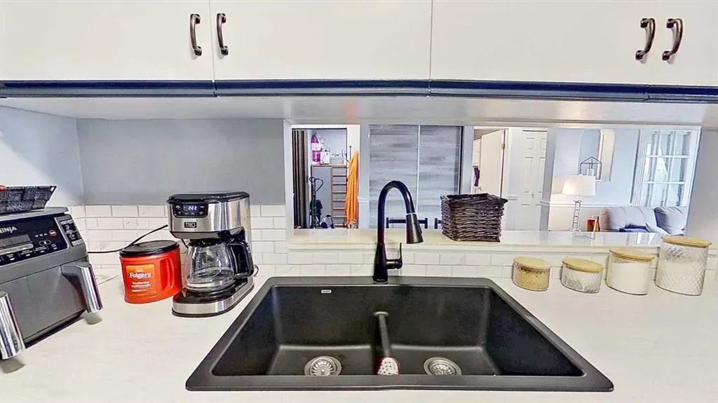 11 Dover Point SE, #406