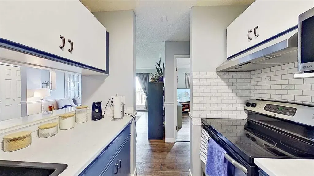 11 Dover Point SE, #406