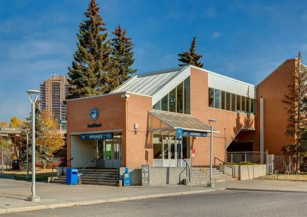 732 Sacramento Place SW