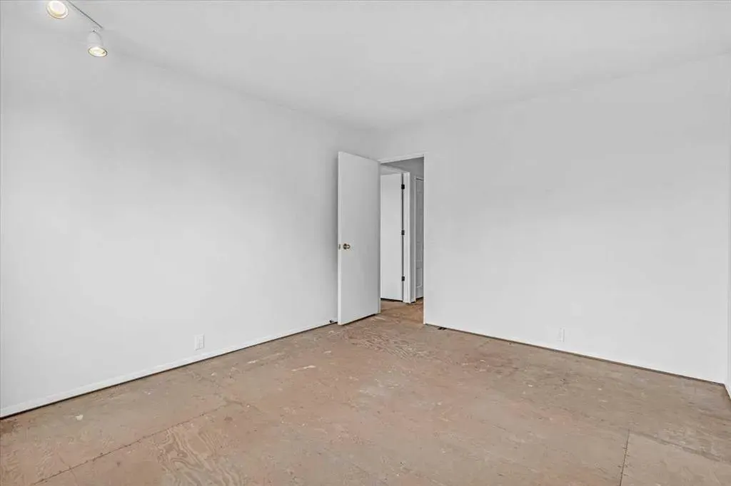 1815 Varsity Estates Drive NW, #24