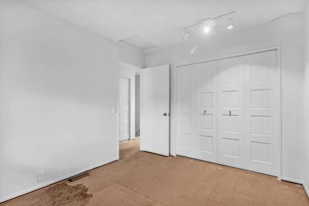 1815 Varsity Estates Drive NW, #24