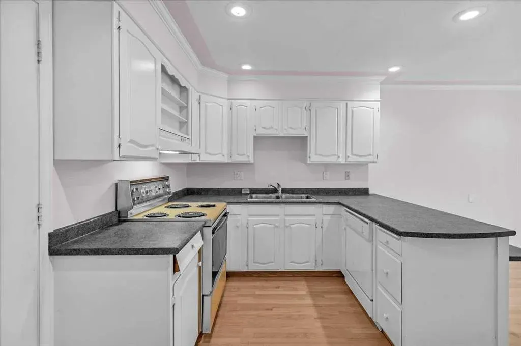 1815 Varsity Estates Drive NW, #24