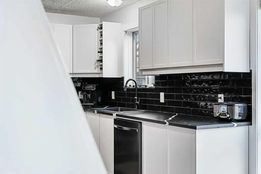 30 River Rock Way SE