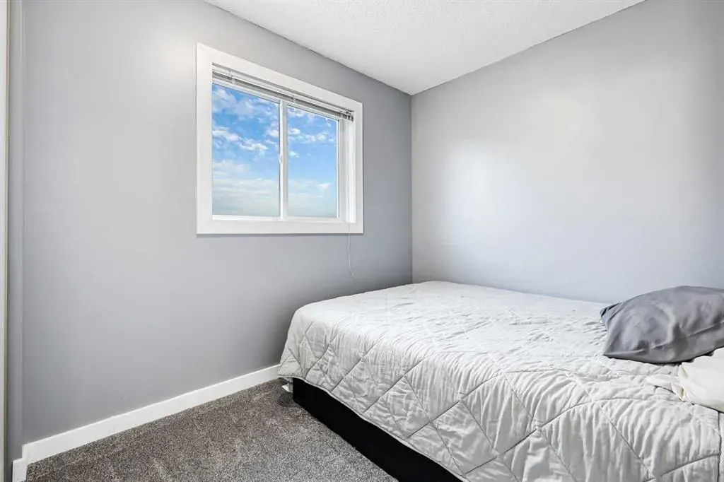 30 River Rock Way SE