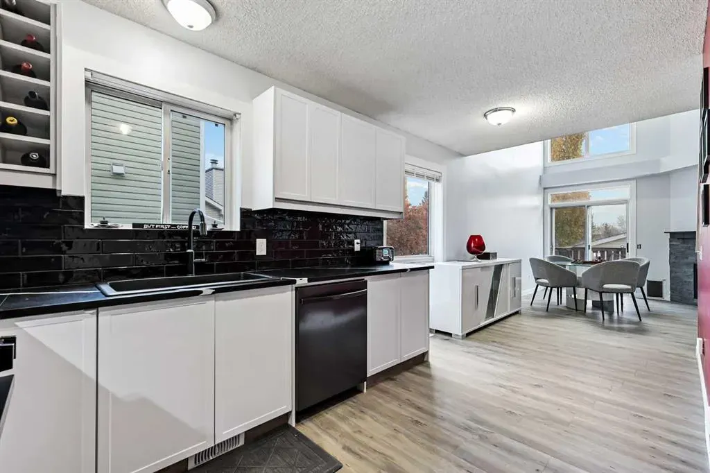 30 River Rock Way SE