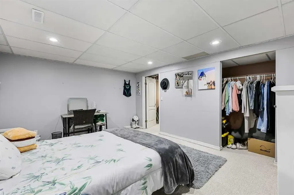 30 River Rock Way SE