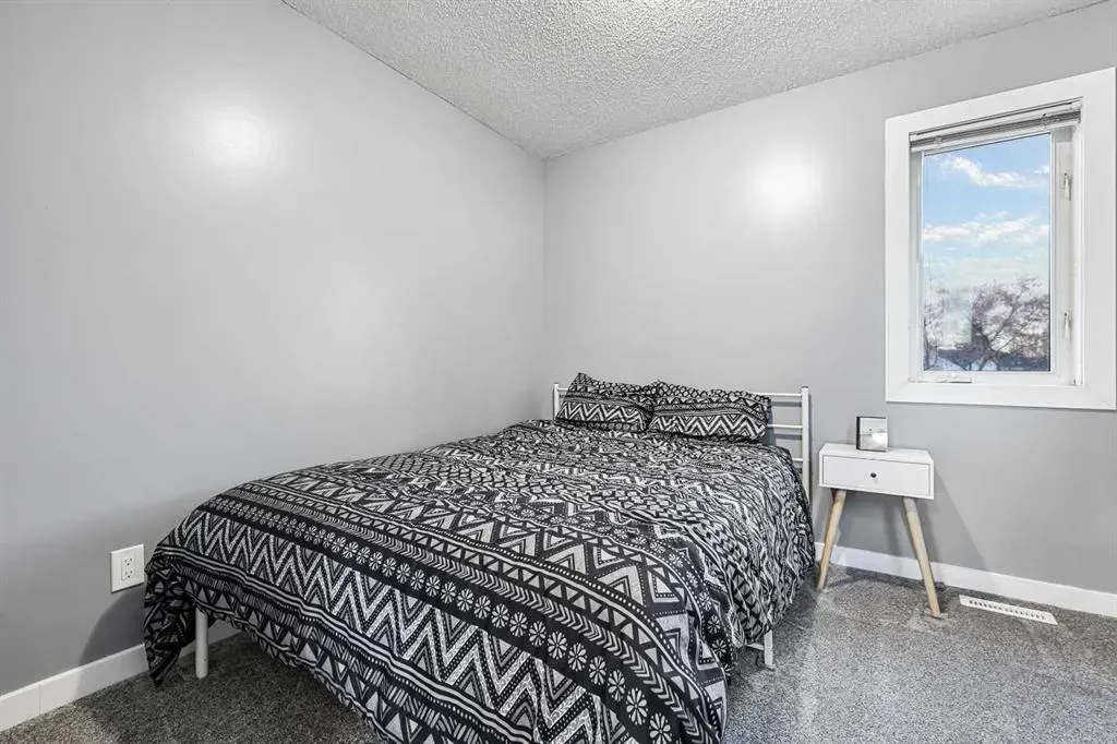 30 River Rock Way SE