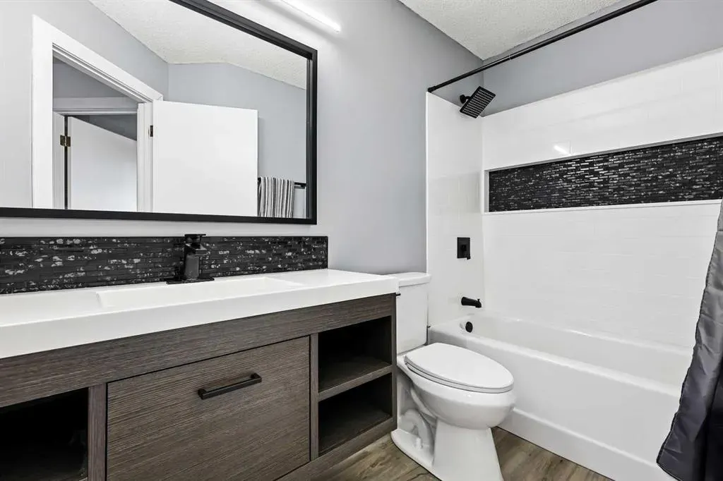 30 River Rock Way SE