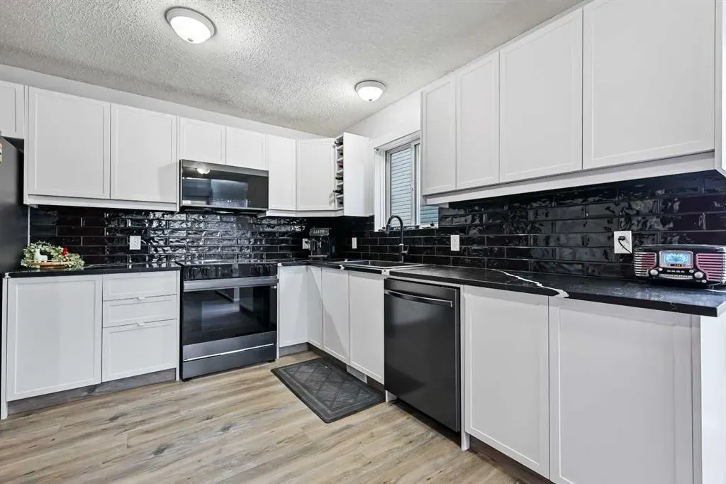 30 River Rock Way SE