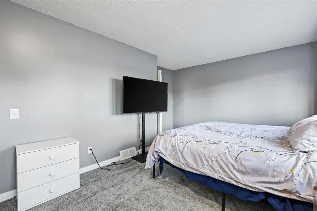 30 River Rock Way SE