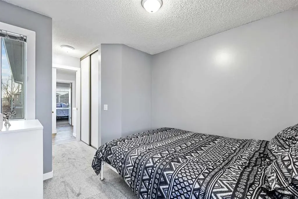 30 River Rock Way SE