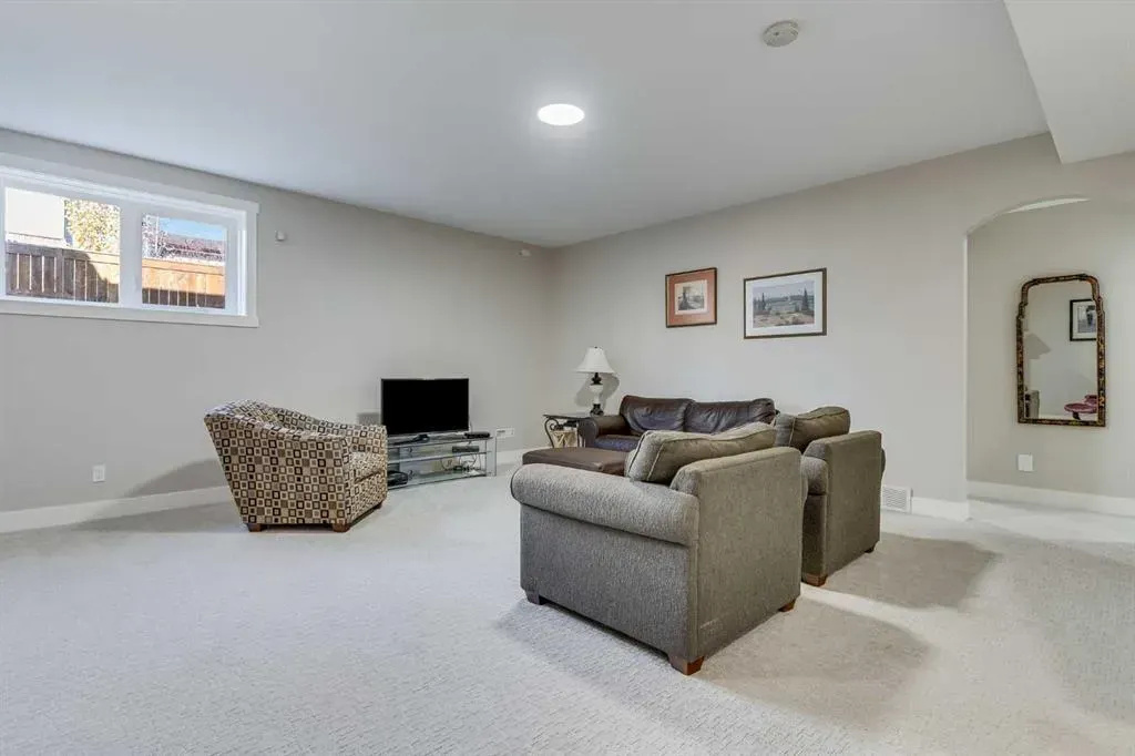 84 Shannon Estates Terrace SW