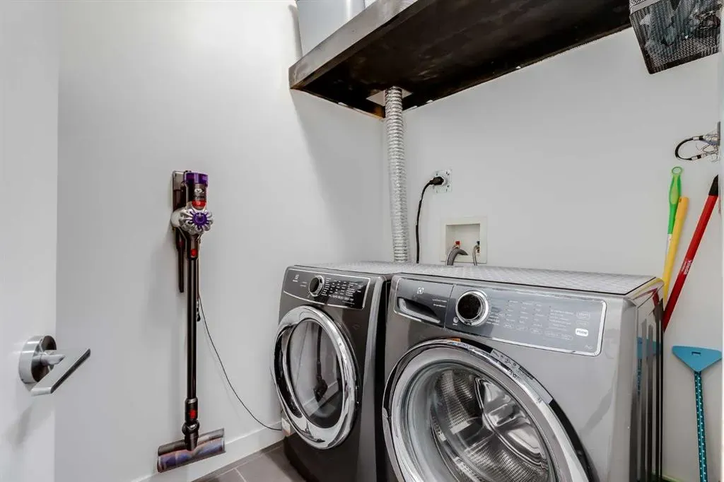 117 19 Avenue NE, #204