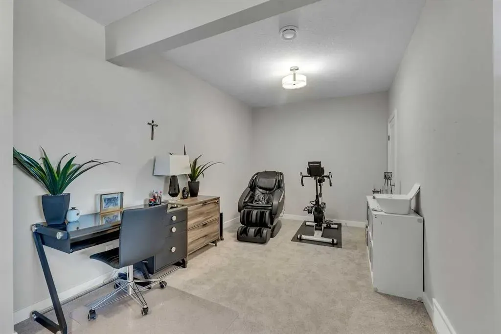 406 Crestridge Common SW