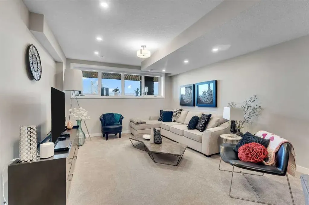 406 Crestridge Common SW