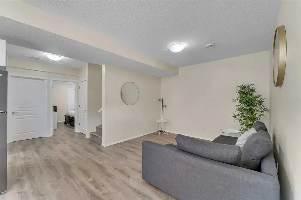 1535 Ravensmoor Way SE