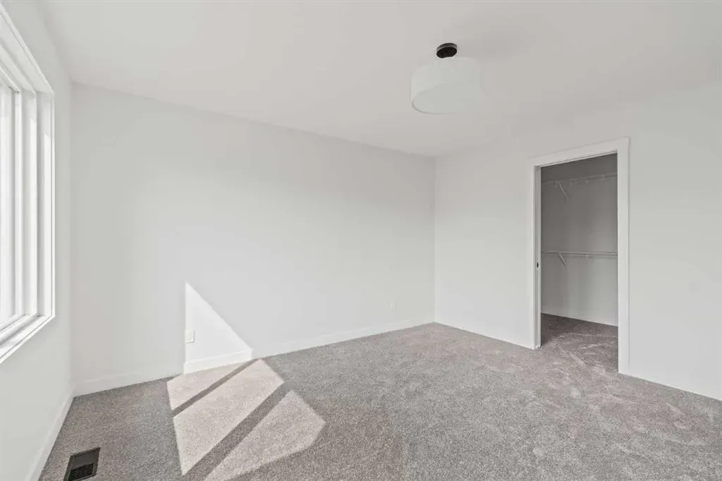 275 Silver Spruce Grove SW