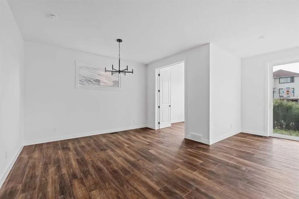 275 Silver Spruce Grove SW