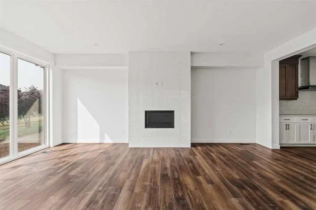 275 Silver Spruce Grove SW