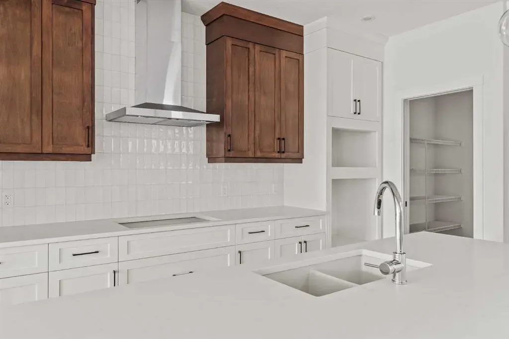 275 Silver Spruce Grove SW