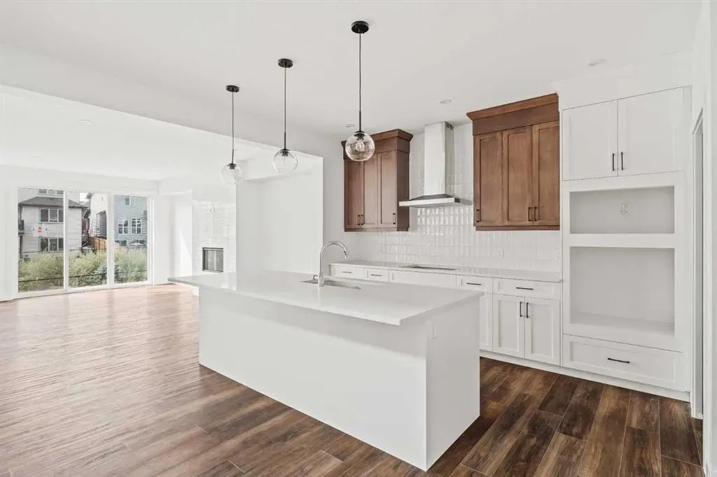 275 Silver Spruce Grove SW