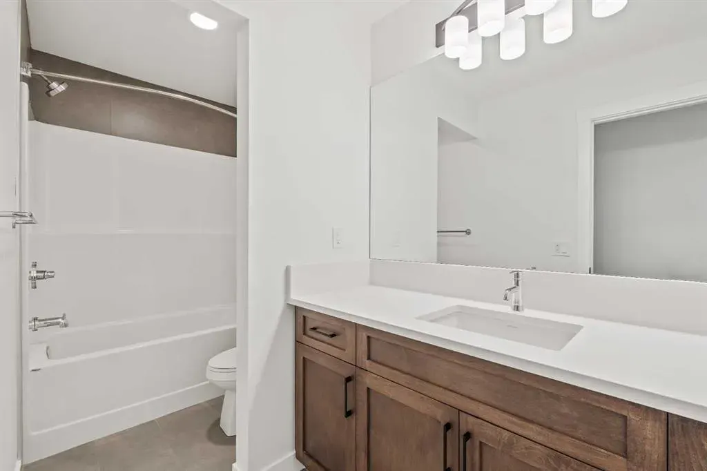 275 Silver Spruce Grove SW