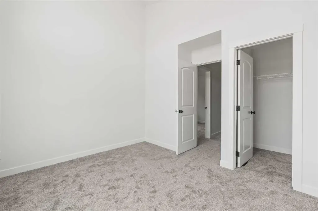 275 Silver Spruce Grove SW