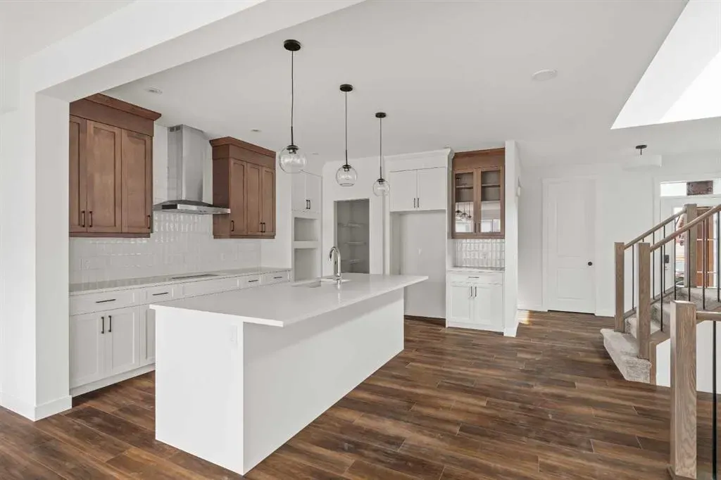 275 Silver Spruce Grove SW