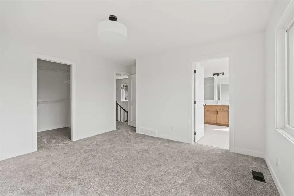 275 Silver Spruce Grove SW